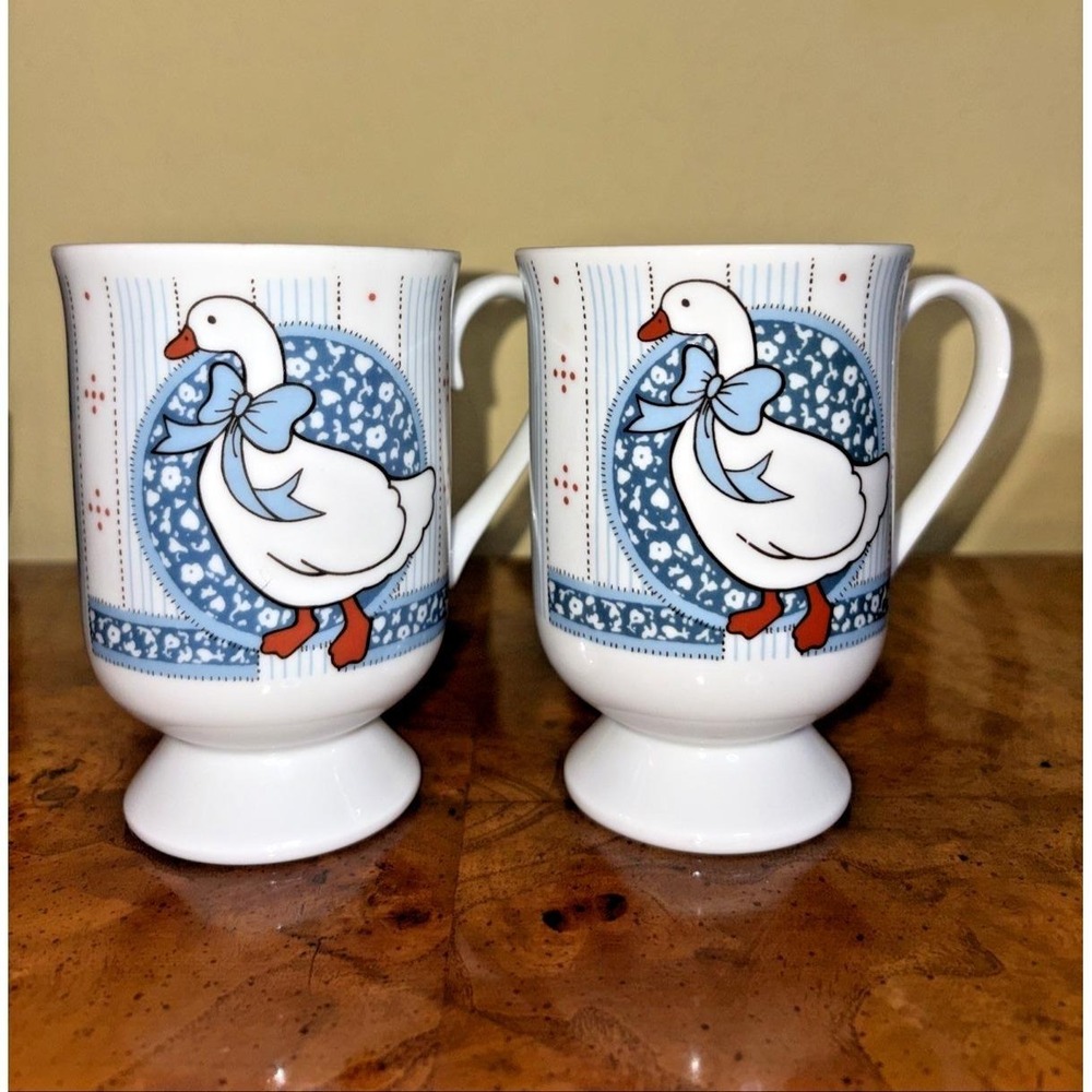 Vintage B&D Country Goose Footed Coffee Mugs Set of 2 Blue White Japan